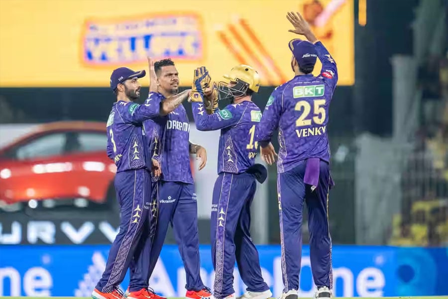ধোনি নেতৃত্বে ফিরলেও জয়ে ফিরল না চেন্নাই, ব্যাটে-বলে নারিন তাণ্ডবে হাসতে হাসতে জিতল কেকেআর