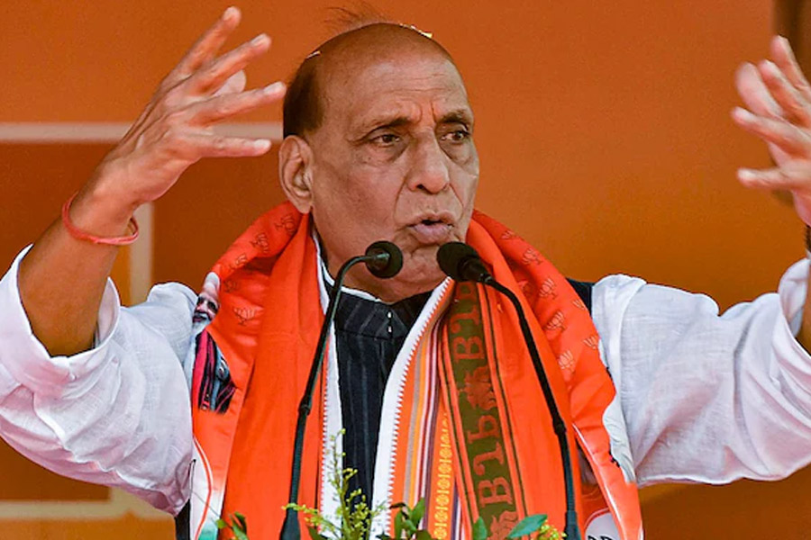 ‘সন্ত্রাসে মদত দিচ্ছে পাকিস্তান’, মার্কিন প্রতিরক্ষা সচিবের সঙ্গে আলোচনায় স্পষ্ট বার্তা রাজনাথের