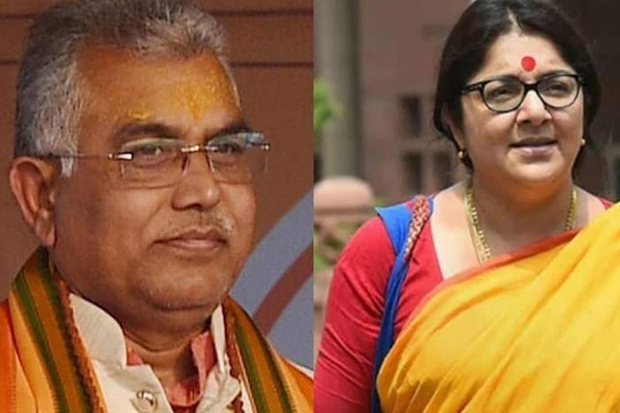 খড়্গপুরে লকেটকে পাশে নিয়ে সাংগঠনিক বৈঠক দিলীপের, গেরুয়া শিবিরে চর্চা তুঙ্গে
