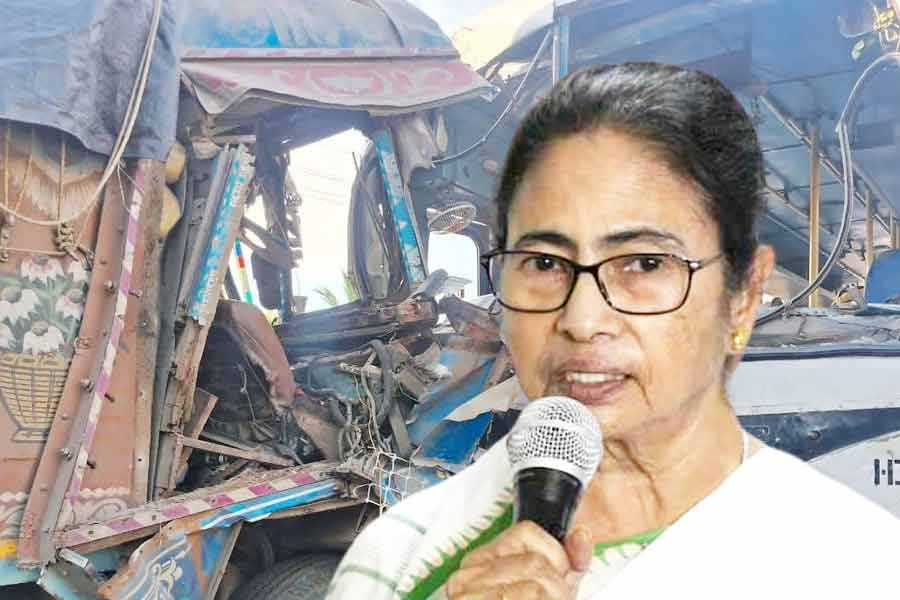 পূর্ব বর্ধমানে বাস দুর্ঘটনায় নিহতদের পাশে রাজ্য, আর্থিক সাহায্য ঘোষণা মুখ্যমন্ত্রীর