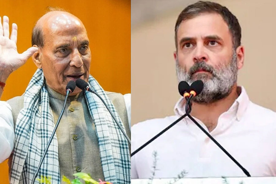 নির্বাচনী কারচুপি! ‘অ্যাটম বোমা’ ফাটানোর হুমকি রাহুলের, রাজনাথ বললেন ‘ফাটাও’