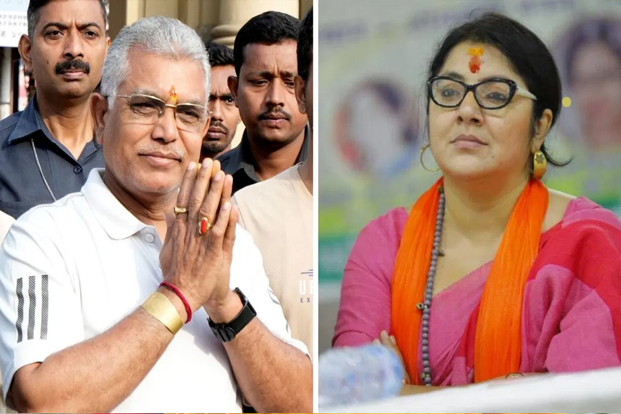 রাজ্য বিজেপিতে কোন্দল তুঙ্গে! মোদির সভায় ডাক না পেয়ে দিল্লিতে নালিশ লকেট-ভারতীর