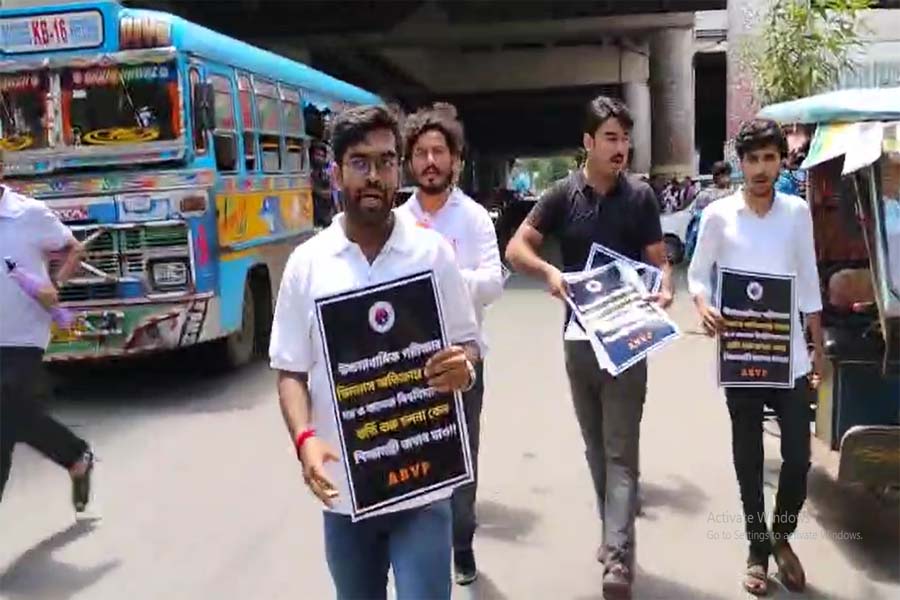কবে শুরু কলেজ-বিশ্ববিদ্যালয়ের ভর্তি প্রক্রিয়া? সল্টলেকে এবিভিপির মিছিল ঘিরে ধুন্ধুমার, আটক একাধিক সদস্য