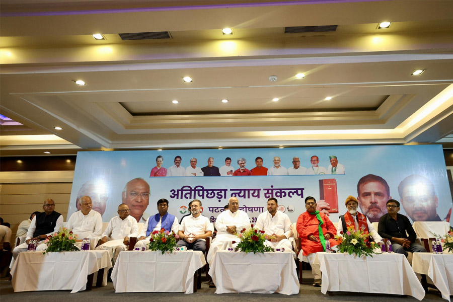 নজরে বিহারের ‘পিছড়ে’ বর্গ, পাটনায় ওয়ার্কিং কমিটির বৈঠকে ভোটচুরি অস্ত্রে শান কংগ্রেসের