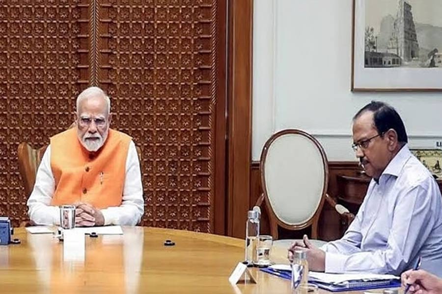 আগামী সপ্তাহে কলকাতা সফরে প্রধানমন্ত্রী, সঙ্গী ‘সুপারস্পাই’ ডোভাল, যোগ দেবেন সেনার অনুষ্ঠানে