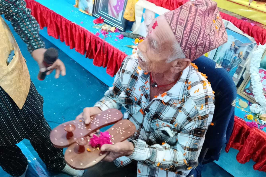 মুখ্যমন্ত্রীর প্রচেষ্টায় এলাকায় উন্নয়নের জোয়ার, ৪২ বছর পর জুতো পরলেন দুর্গা!