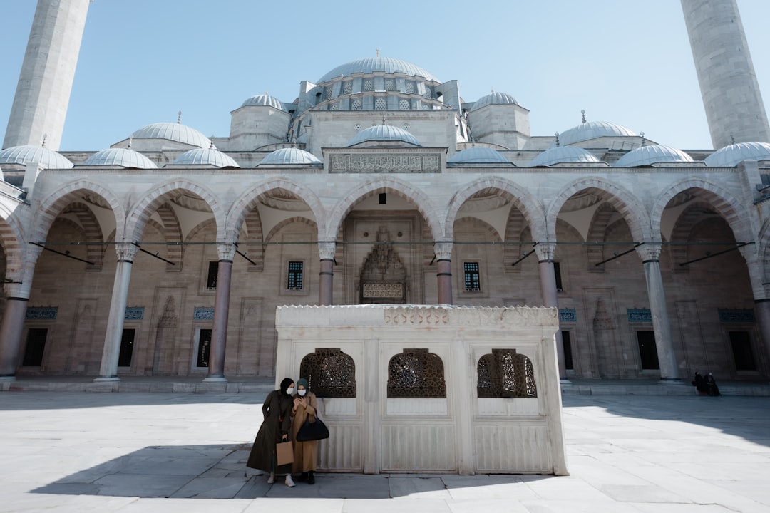 osmanli-imparatorlugunda-gunluk-yasam-dunden-bugune-degisen-aliskanliklar-ve-gizli-kalan-gercekler