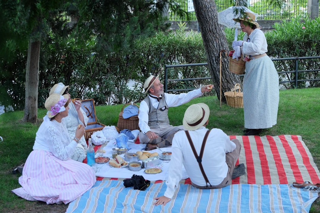 osmanlida-gunluk-yasam-halkin-ihtiyaclari-ve-eglenceleri-nasil-karsilaniyordu