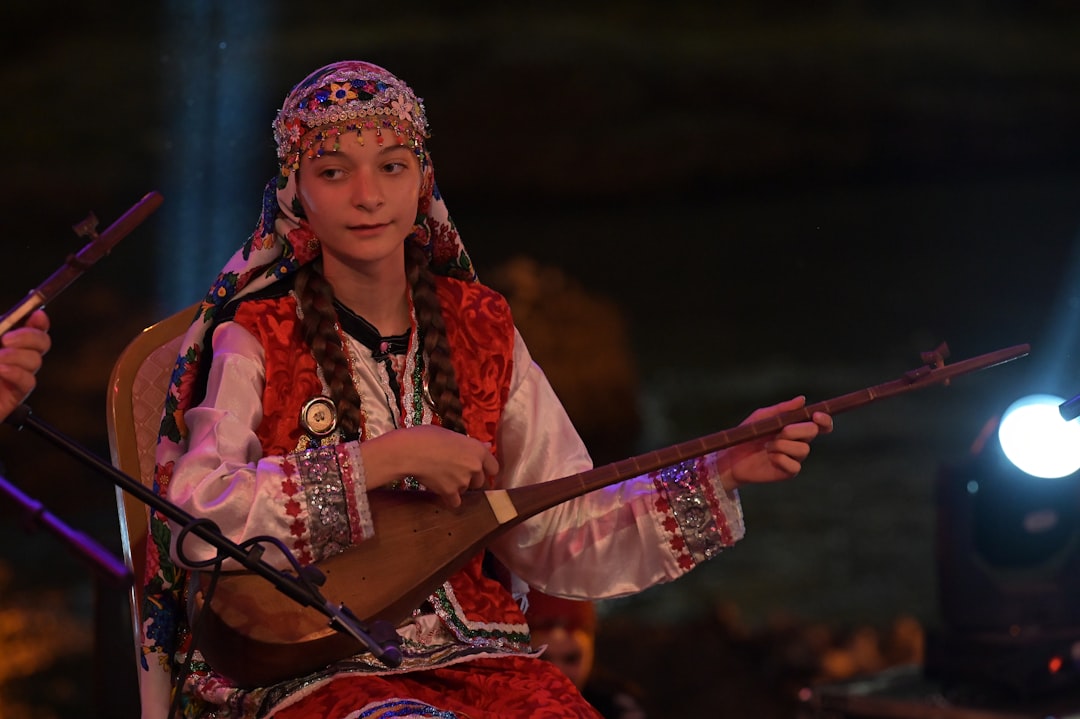 dijital-cagda-turk-halk-muziginin-evrimi-ve-genc-kusaklara-etkisi