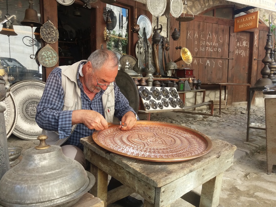 Türkiye'nin Unutulmaya Yüz Tutmuş Geleneksel El Sanatları ve Modern Yansımaları