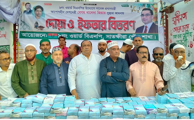 সাতক্ষীরা পৌরসভার ৯ নং ওয়ার্ড বিএনপির  উদ্যোগে রোজাদারদের মাঝে ইফতার সামগ্রী বিতরণ