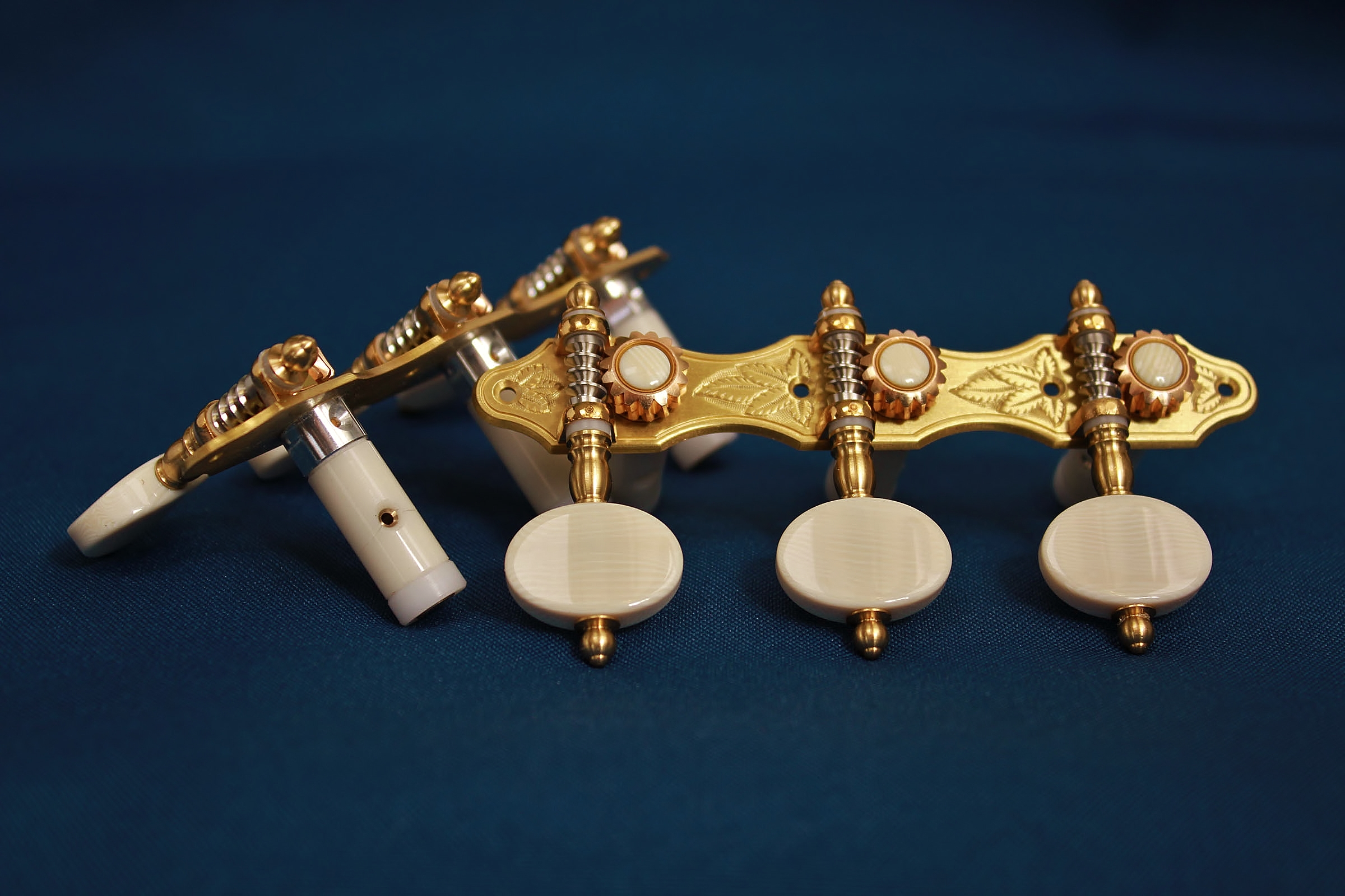 Classical guitar tuning machines Alhambra Professional for sale