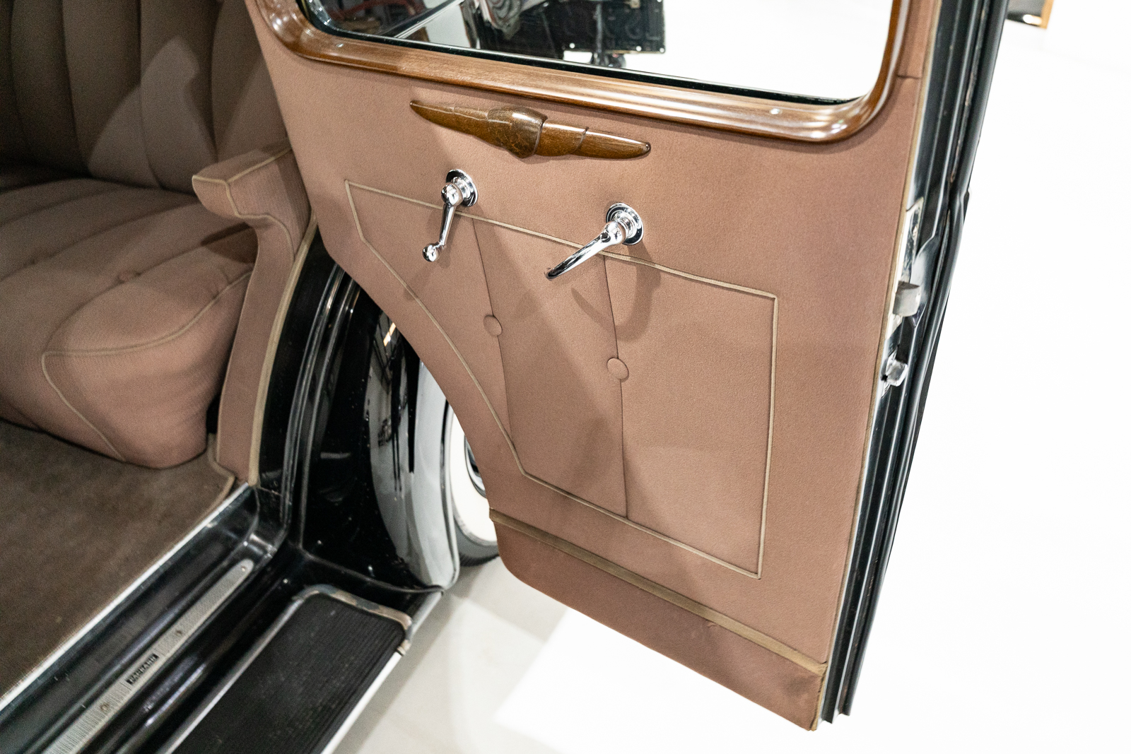 1937 PACKARD SUPER EIGHT 1501 CLUB SEDAN – Daniel Schmitt & Co