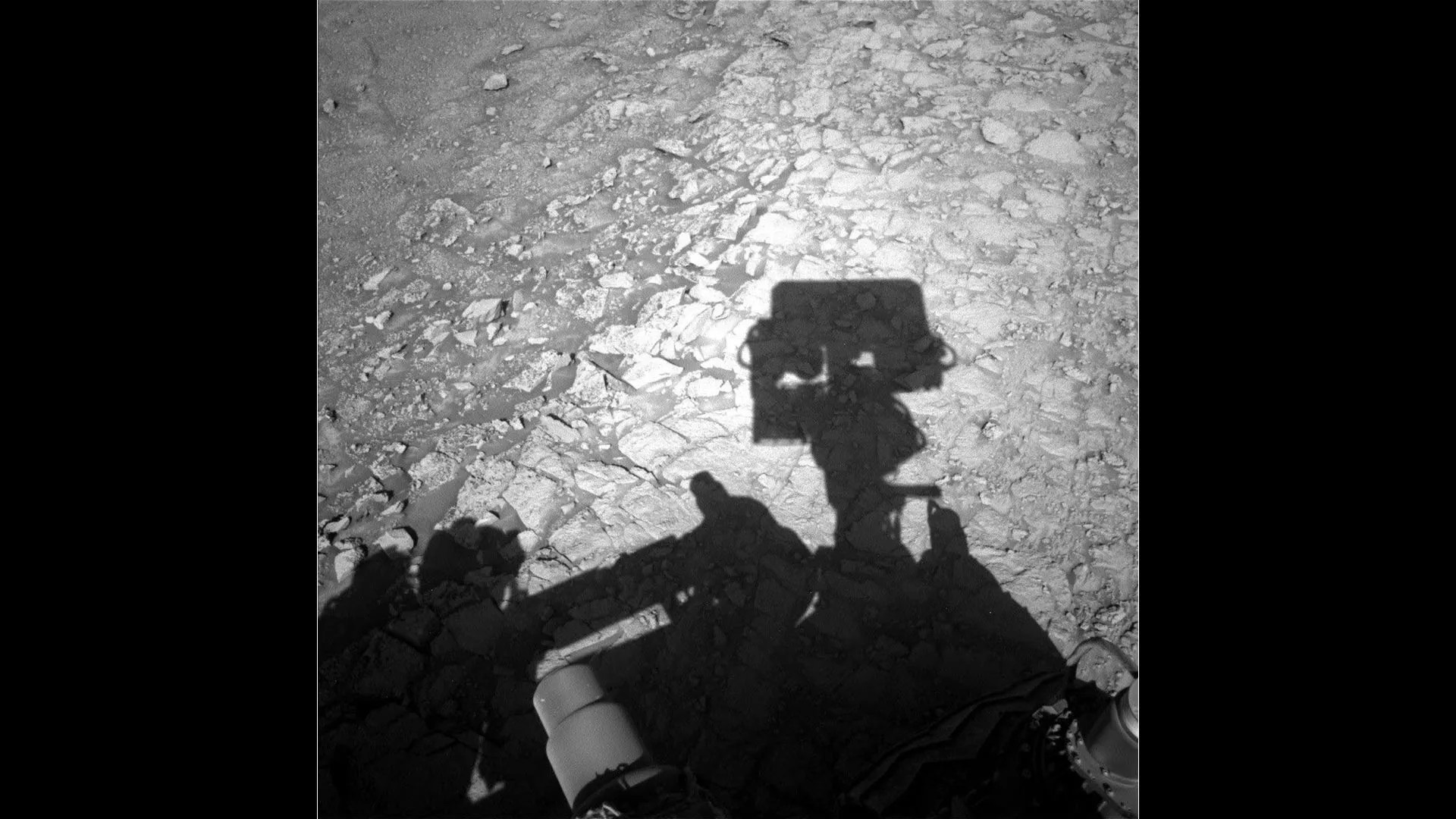 好奇號探測車揭示火星岩石的箱狀構造、節瘤等地質特徵,科學家藉由分析研究,探索火星地質歷史與潛在生命跡象。 好奇號探測車揭示火星岩石的箱狀構造、節瘤等地質特徵,科學家藉由分析研究,探索火星地質歷史與潛在生命跡象。