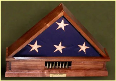 Modern display of the Confederate flag - flag display case Modern display of the Confederate flag - flag display case
