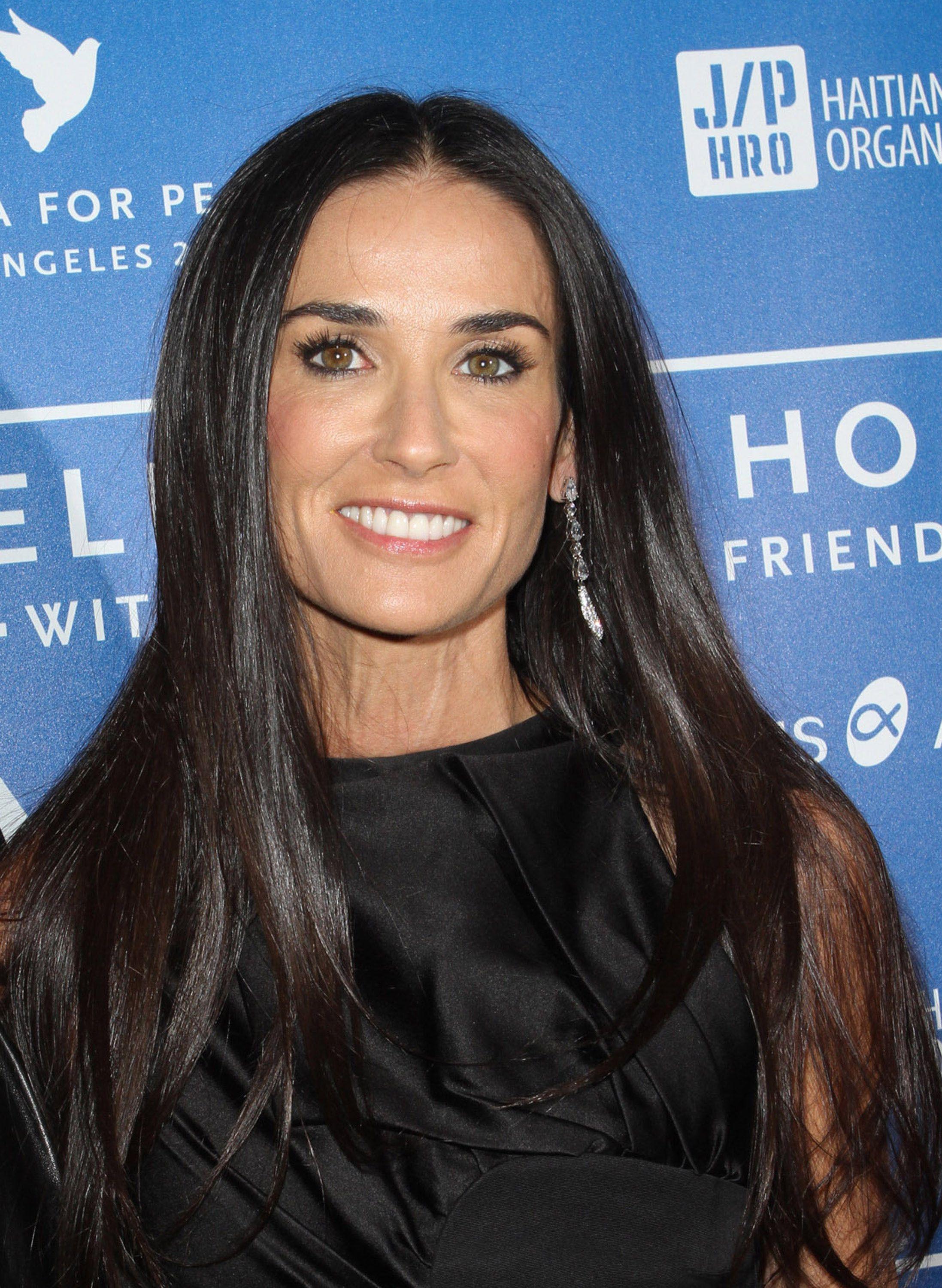 Born in 1962 in roswell, new mexico, actress demi moore found her way onto the soap opera general hospital as a teenager before earning big screen acclaim for . What should Demi Moore's new Twitter handle be? - SheKnows