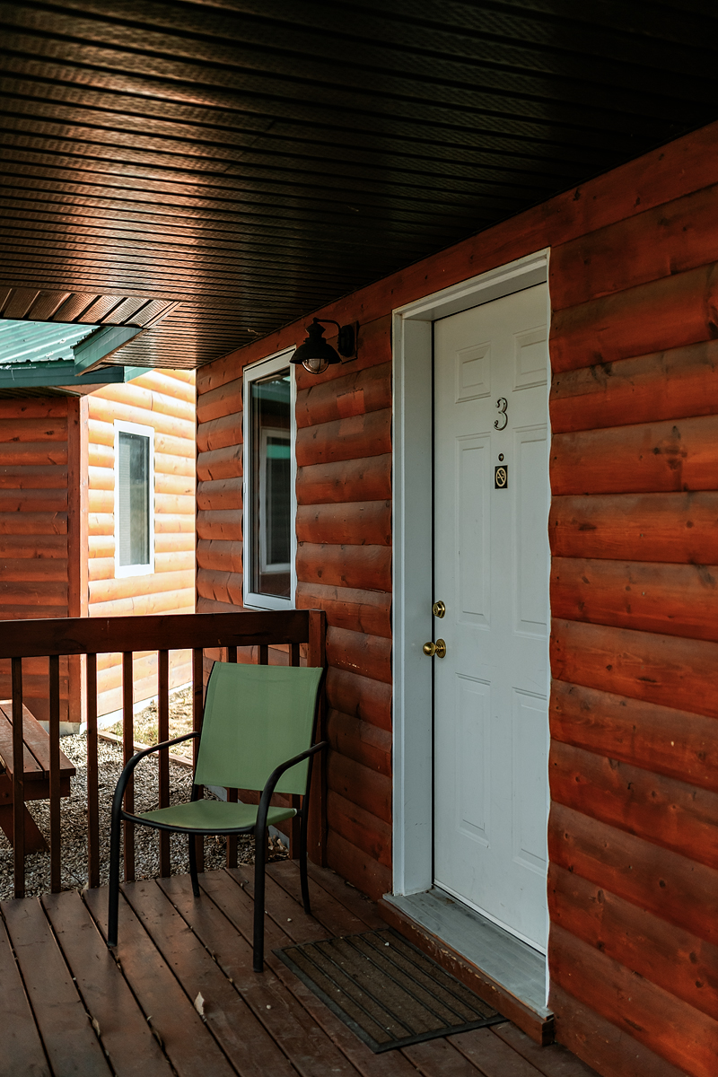 Queen/full cabin exterior