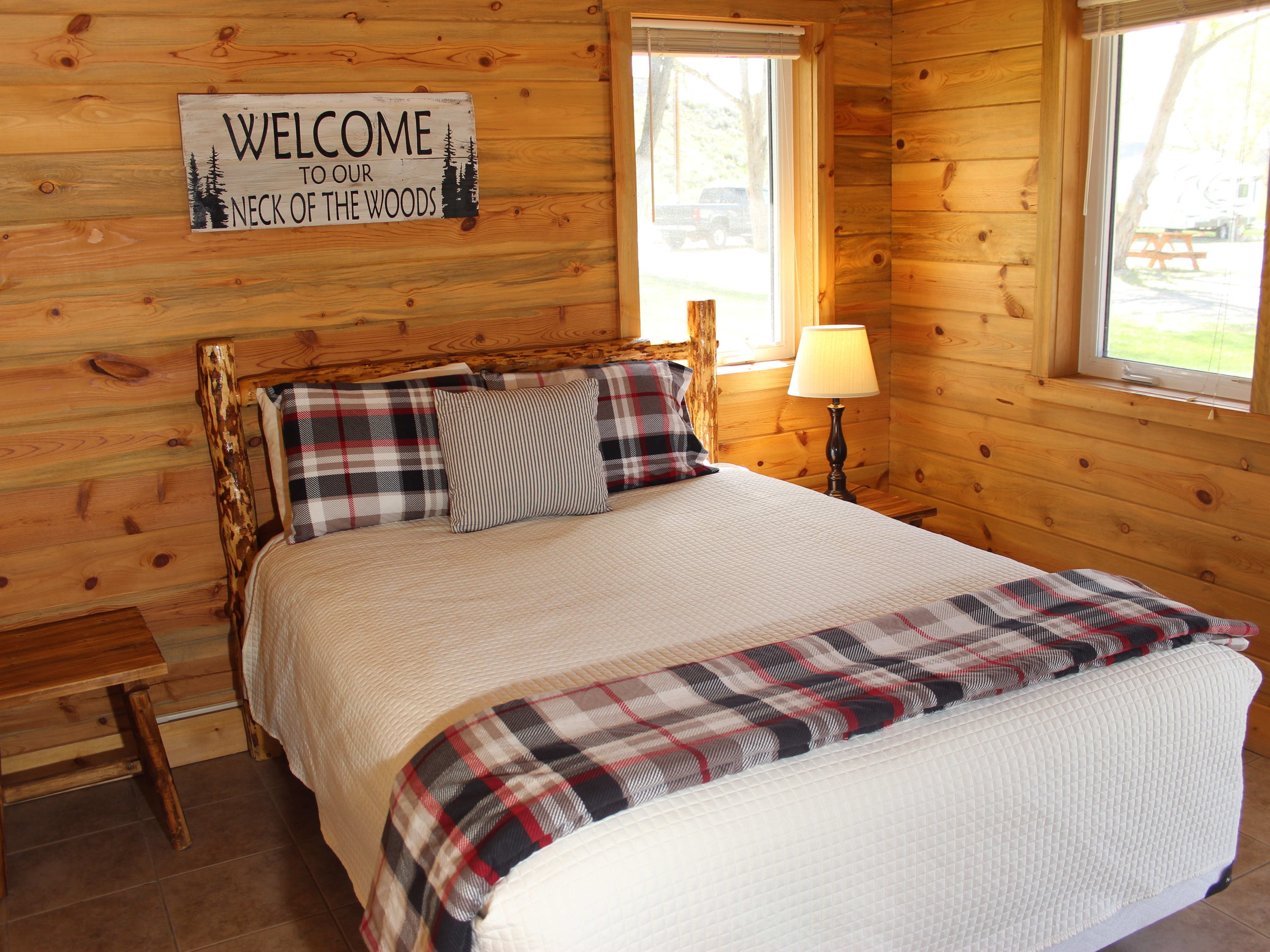 Queen size cabin bed