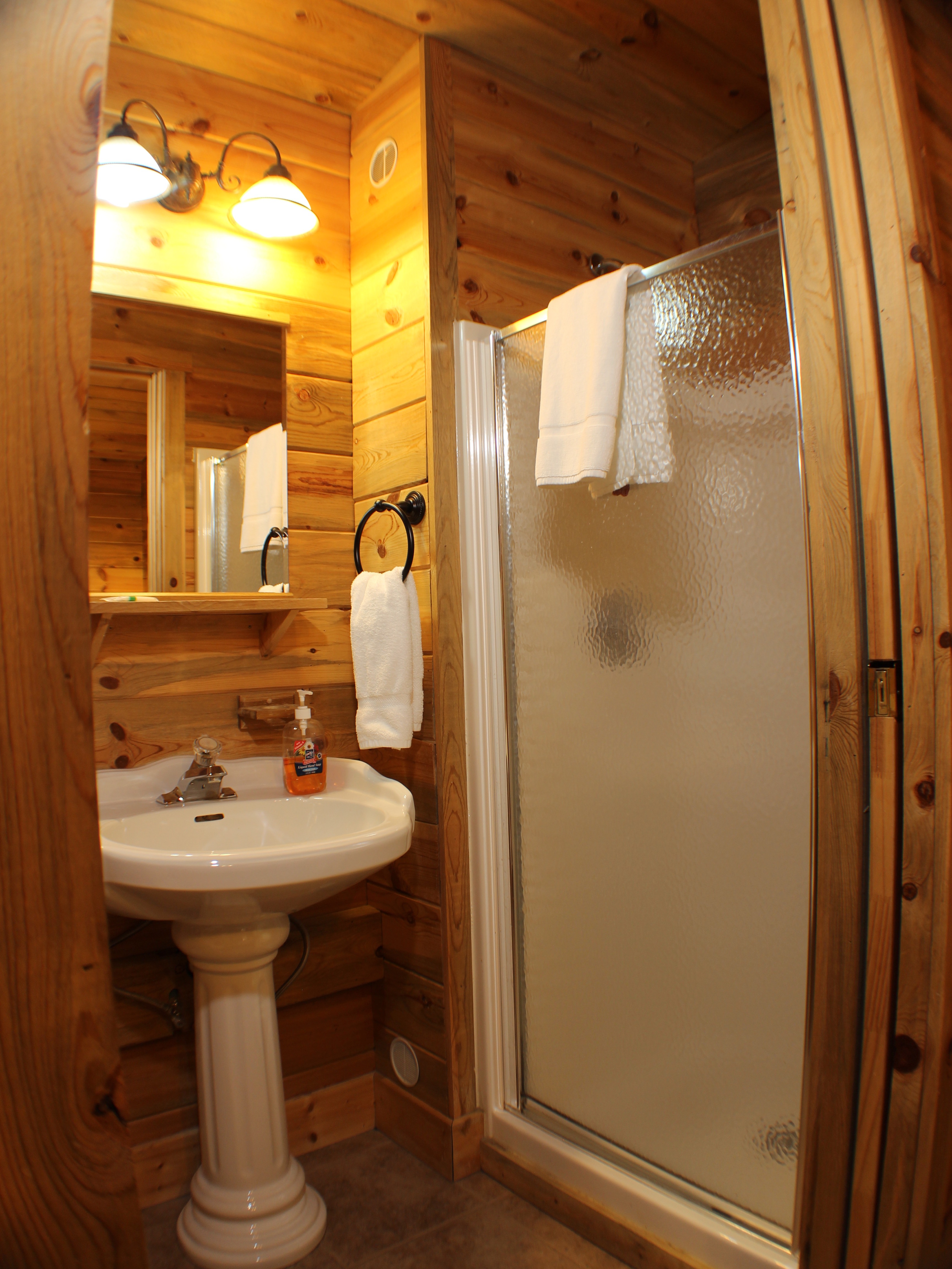 Queen and full size cabin bathroom