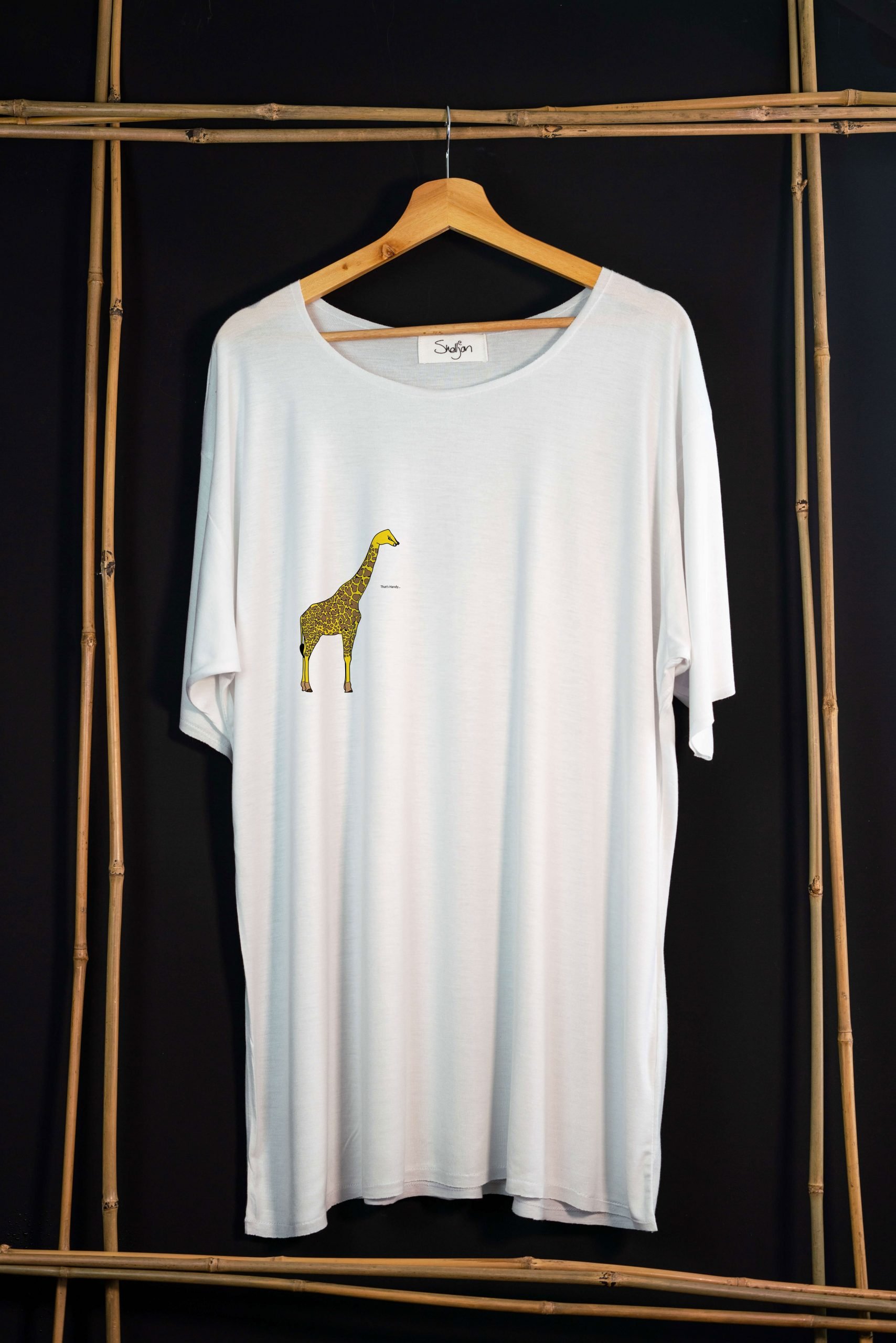 Alternative view of Handy Giraffe | Organic Bamboo T-shirt
