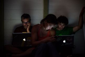X Come generazione X, la nostra, quella in cui le candele della sera sono state forse sostituite dall'App “candle”