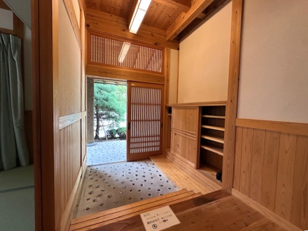 建物内玄関　2025.8撮影　(玄関)