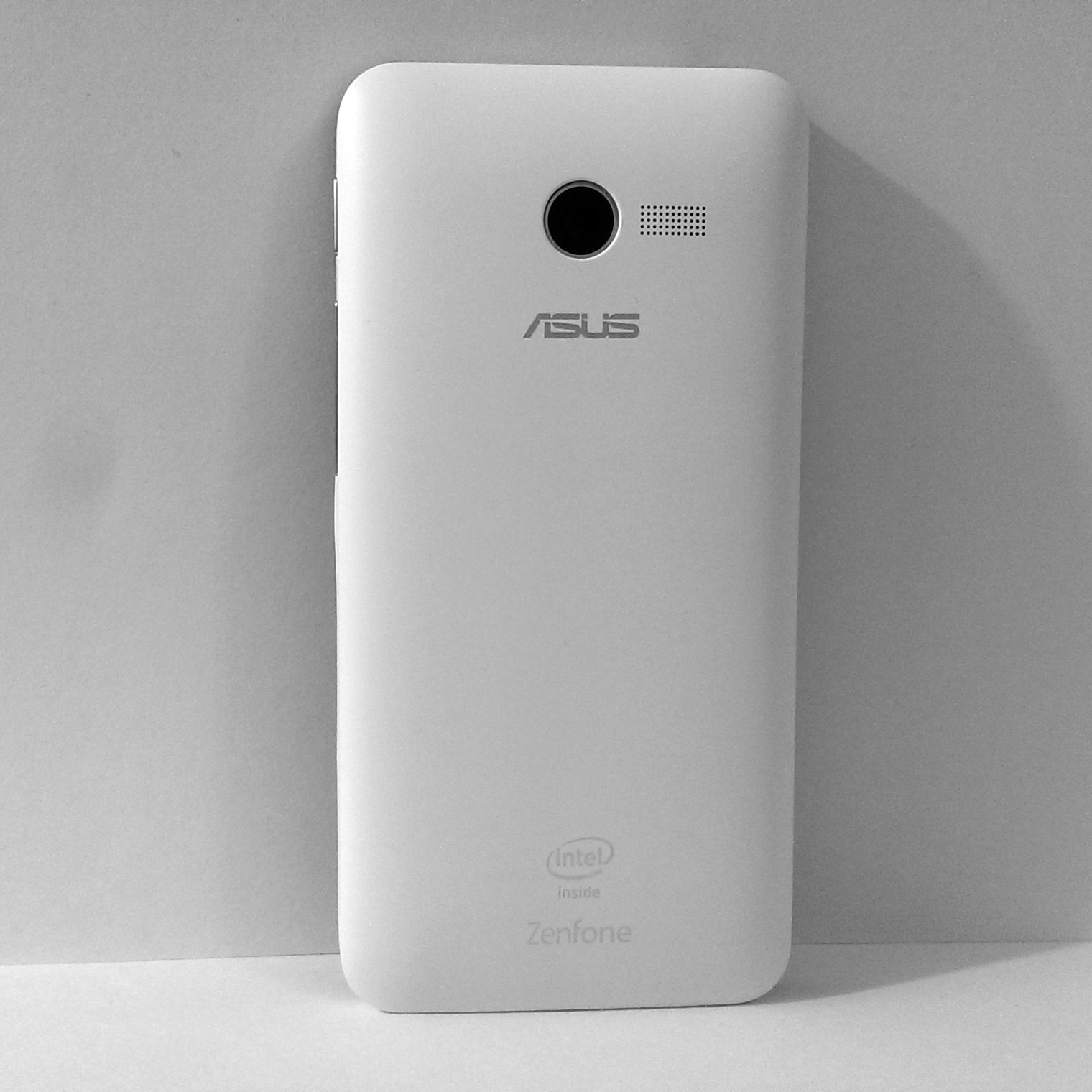 ASUS - ZenFone4 国内正規品 ホワイト ZenFone 4｜価格比較・最新情報 - 価格.com