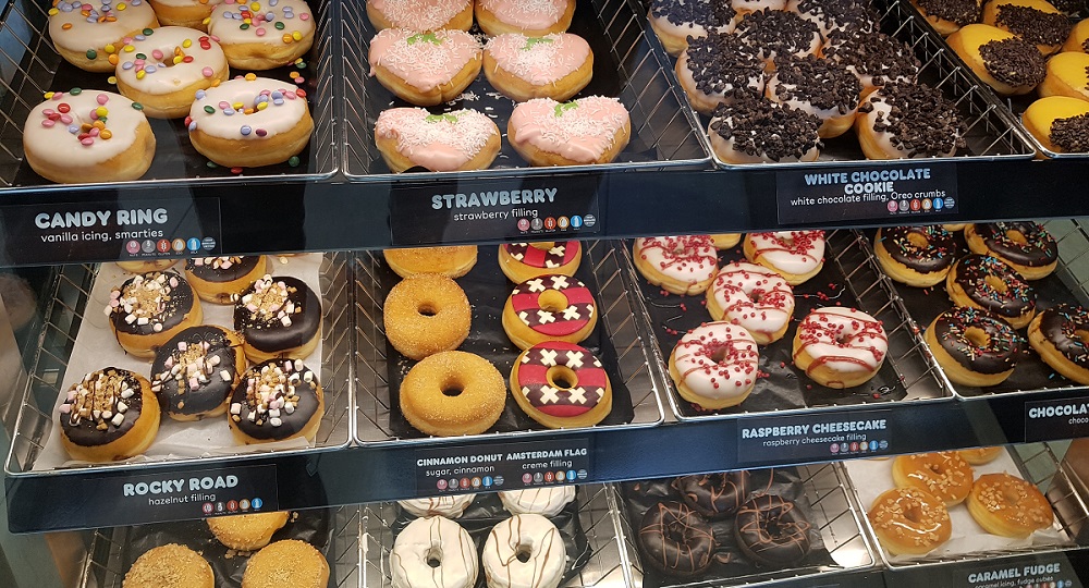 סופגניות בסניף Dunkin Donuts באמסטרדם