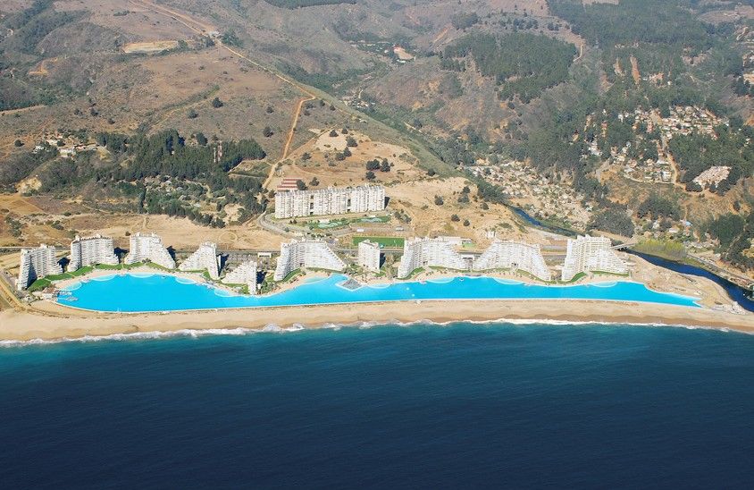 Minimum window depth required (in.) 2 in. The Worldâs Largest Swimming Pool Holds 66 Million Gallons