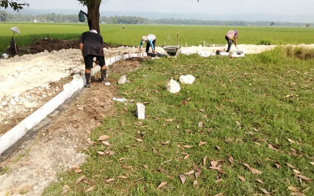 Pemdes Sidamukti Tingkatkan Lapang Desa Tunas Mukti sebagai Sarana Olahraga dan RTH Berkualitas