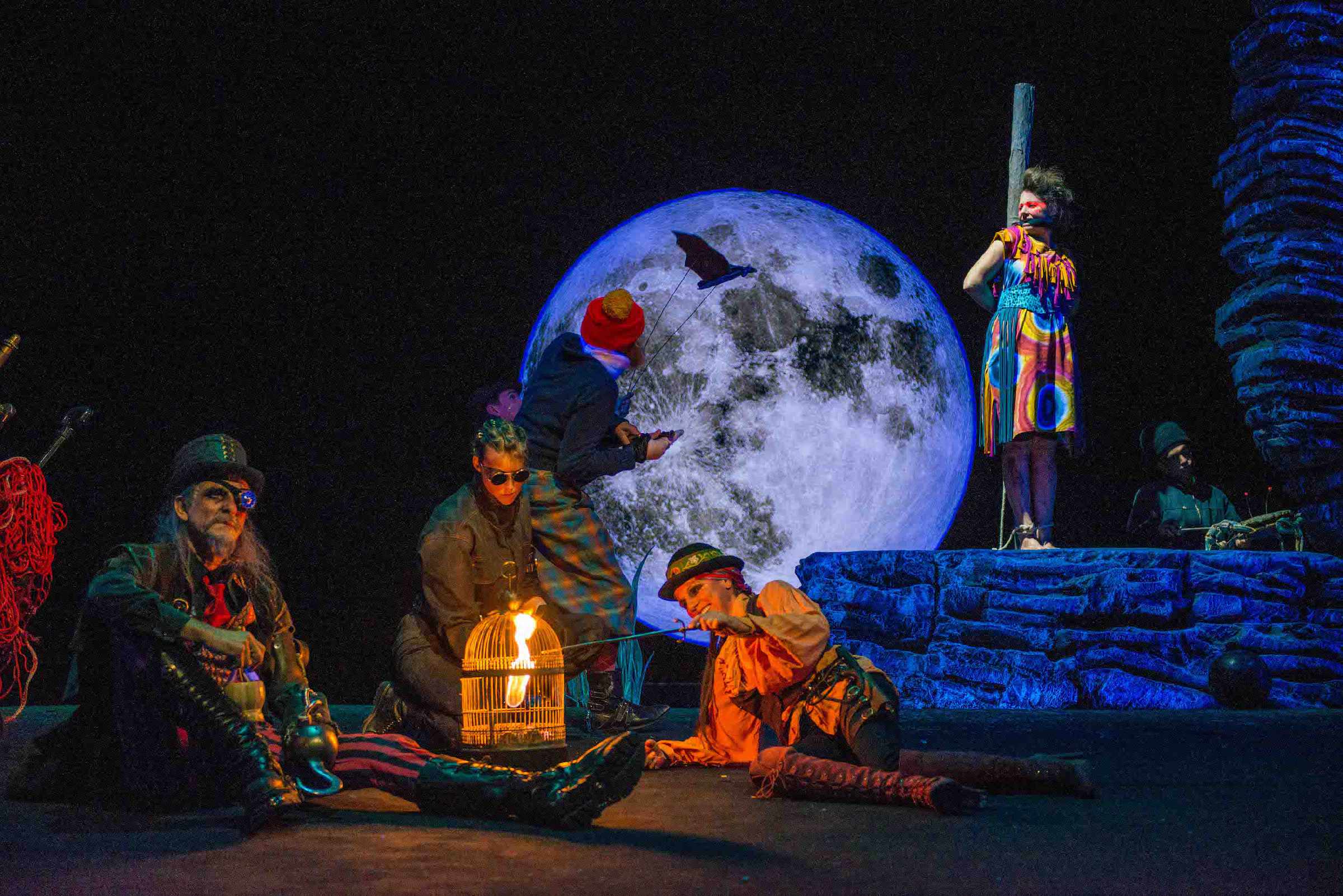 Benito bause wuchs in lüdenscheid (sauerland) und hannover auf. Significant Object - Peter Pan