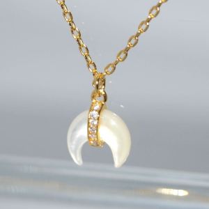 RI01099þCOLLIER MINI CROISSANT NACRE DORE