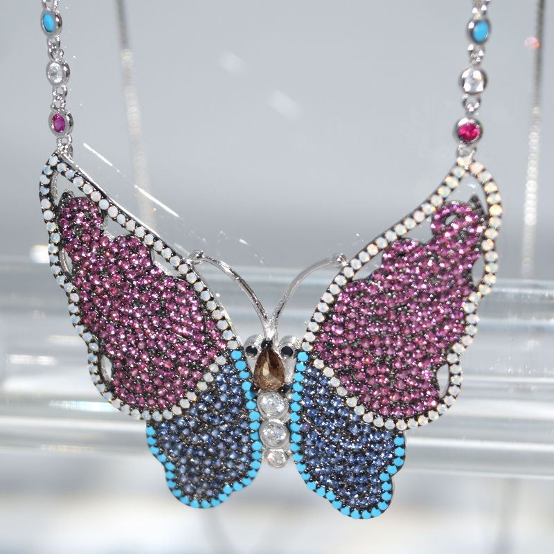 RI01114þSAUTOIR PAPILLON PERU