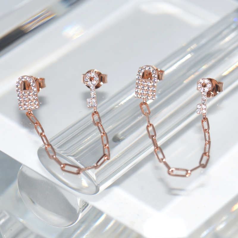 RI01138þBOUCLE CLE CADENA 2TROU ROSE