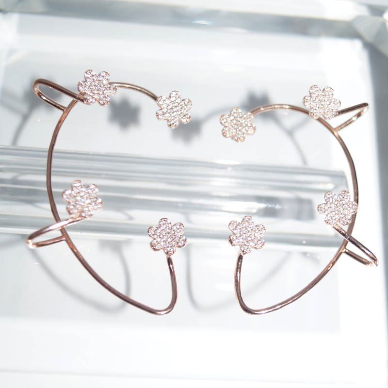 RI01595þEarcuff Full Florale Rose