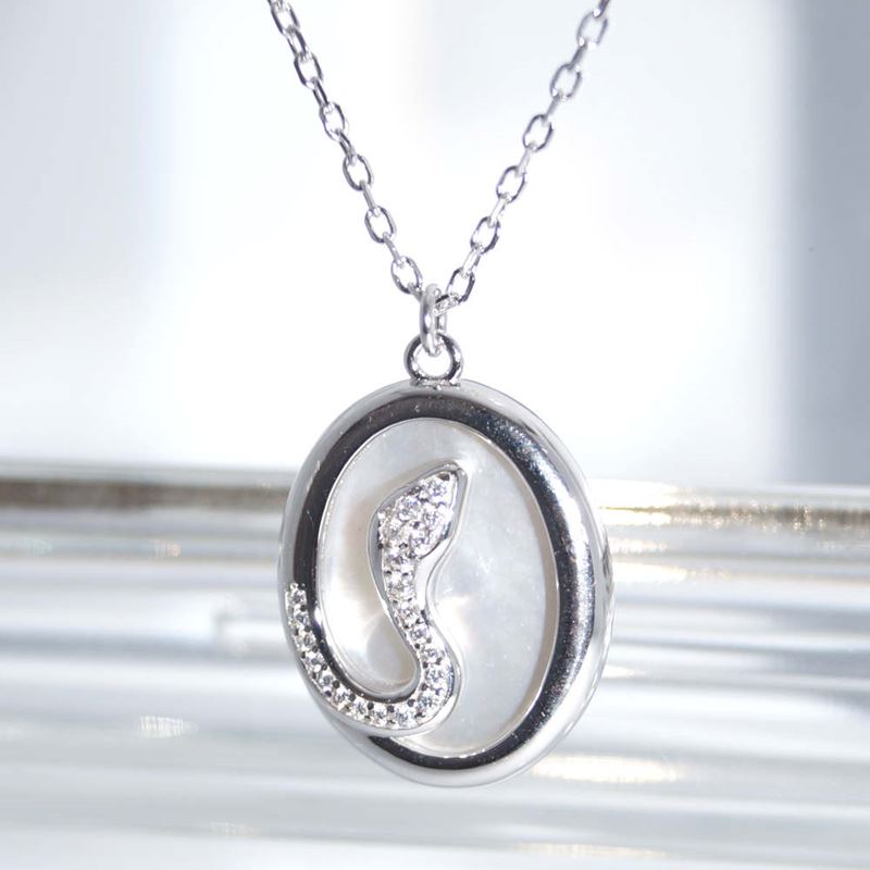 SL01643þCollier Medaillon Nacre Serpent