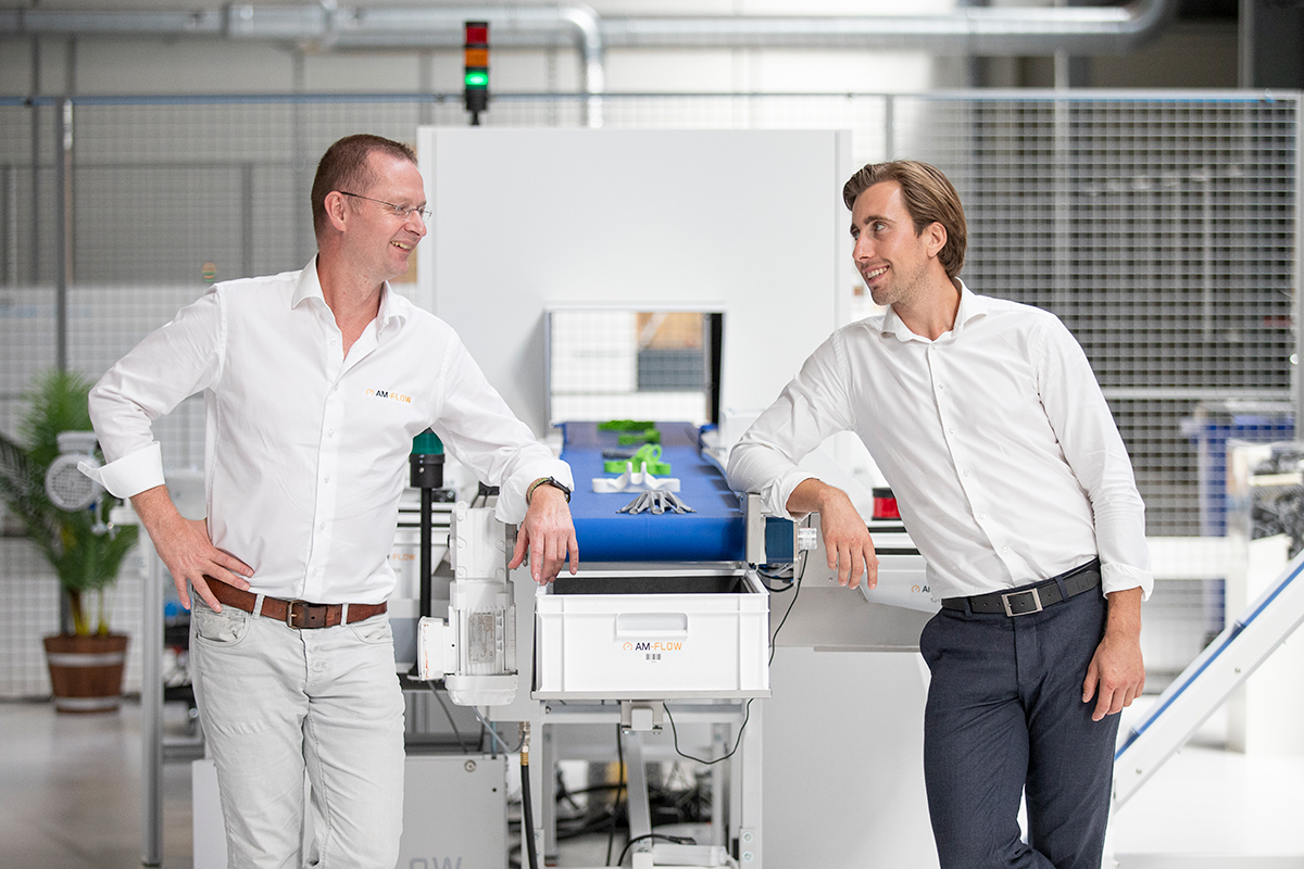 World Record Chip Placement Sioux Technologies - Mobile Abstract Arts for Desktop