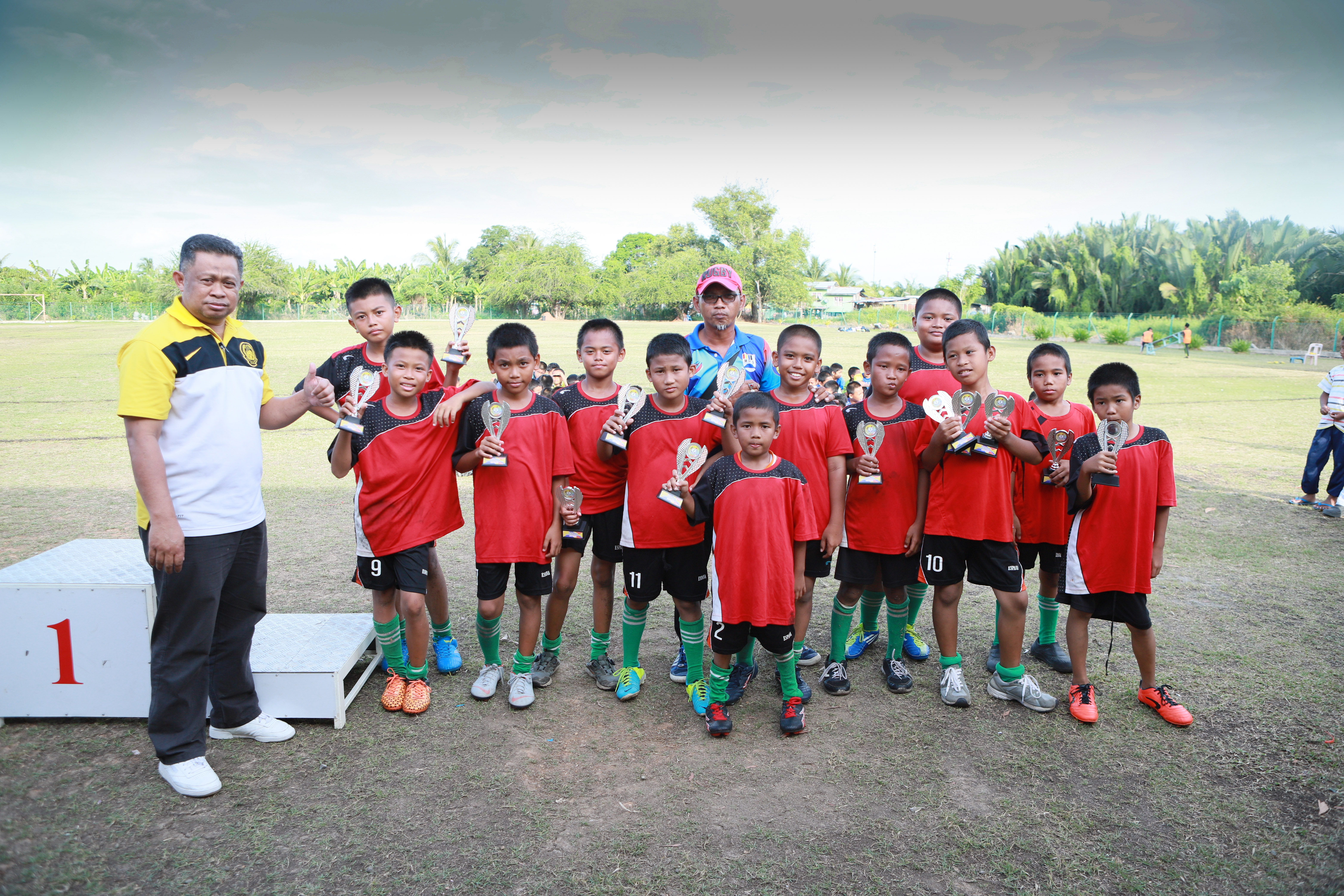 TAHNIAH PASUKAN RAGBI SK KG TITINGAN NAIB JUARA MSSDT