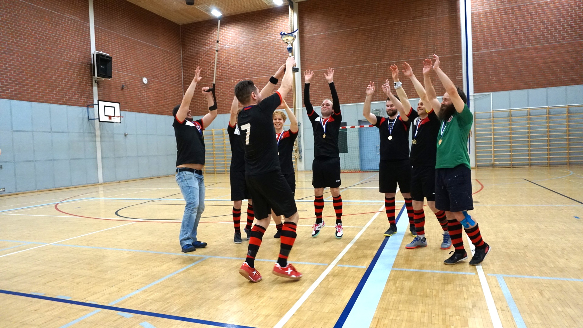 Read more about the article Kuurojen futsalin Suomen mestaruus ratkeaa huhtikuussa – ilmoita joukkueesi mukaan!