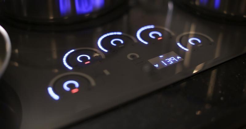 New Ge Induction Cooktops Use Swiping Controls Slashgear