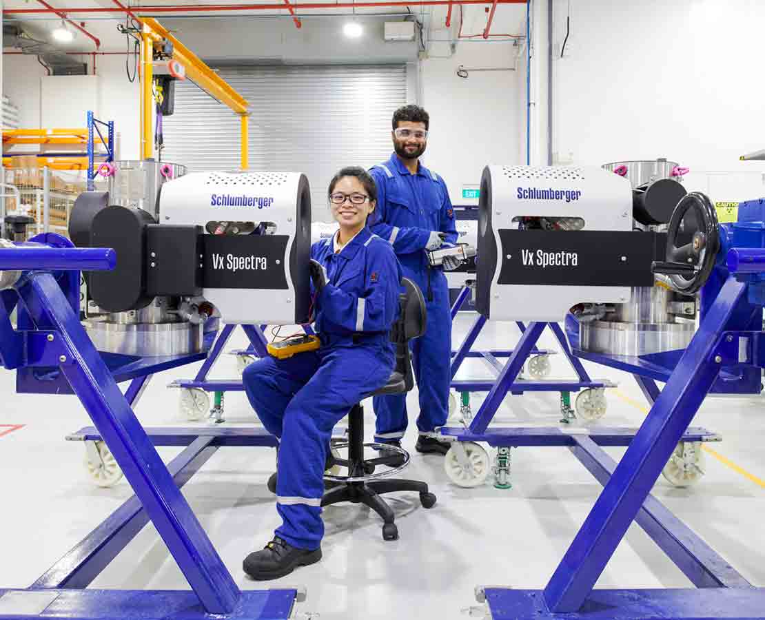 Vx Spectra Surface Multiphase Flowmeter Video Slb - Dark Backgrounds - Modern High Resolution Collection