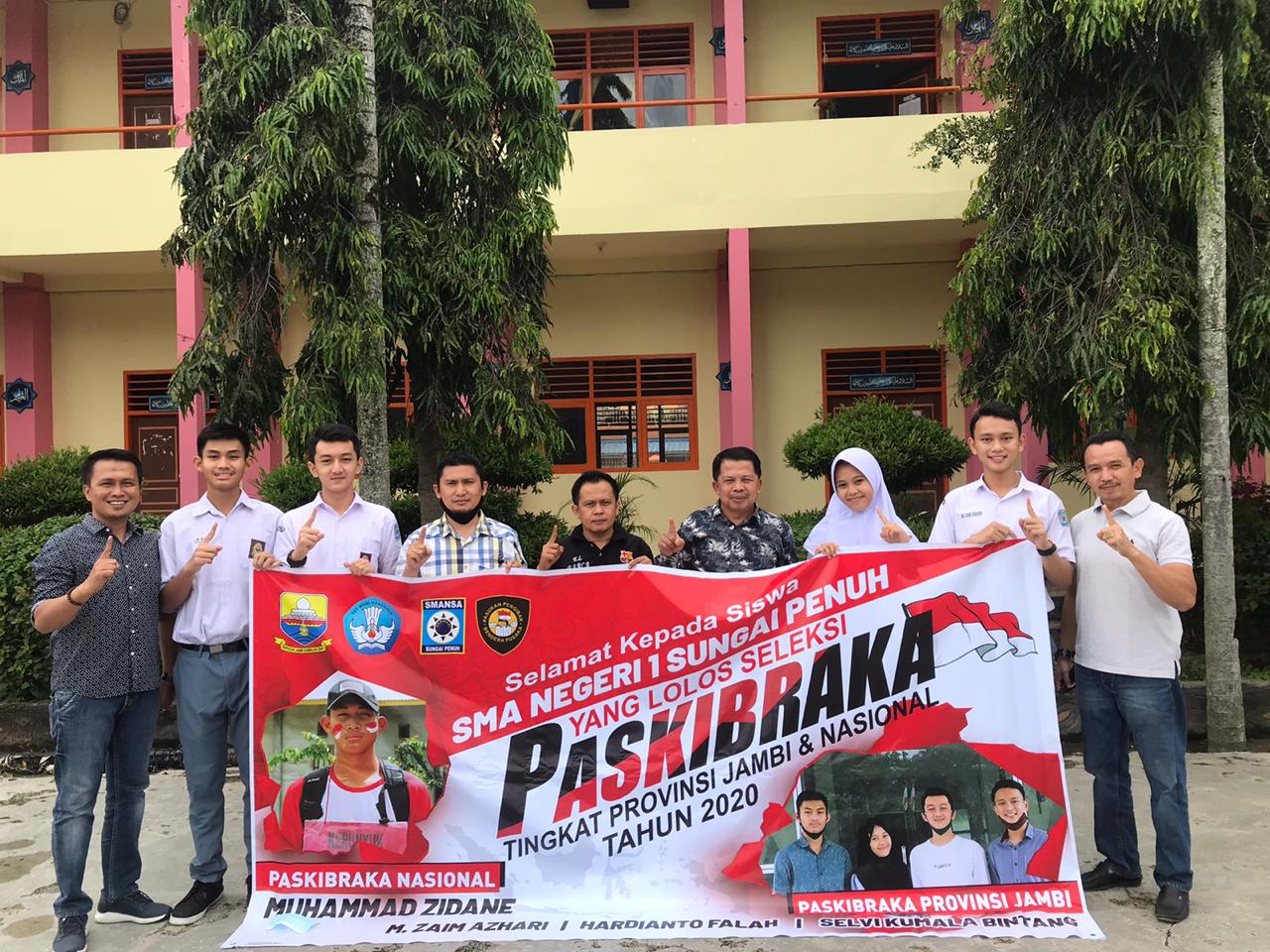 Mulan jameela dampingi sang putra wisuda kelulusan dari sma. Ucapan Selamat Kepada Anggota Paskibraka Nasional Dan Provinsi Sman I Sungai Penuh Sma Negeri 1 Sungai Penuh