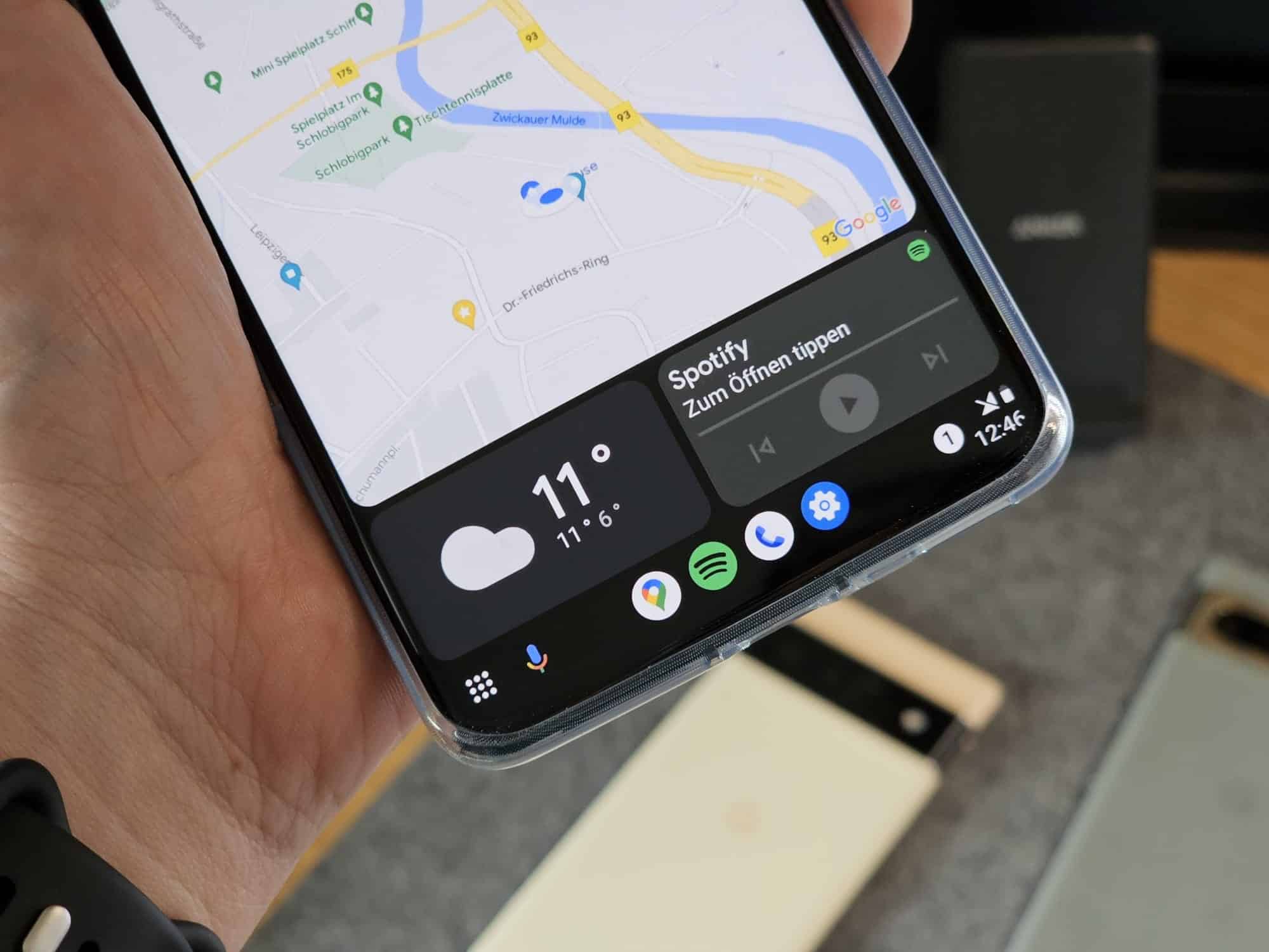 Android-Auto-Smartphone-Hero