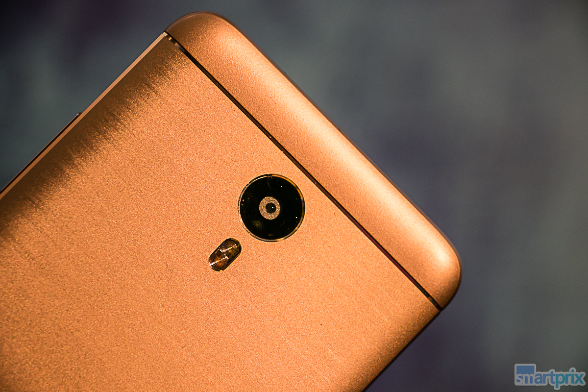 Yu yunicorn camera with LED flash