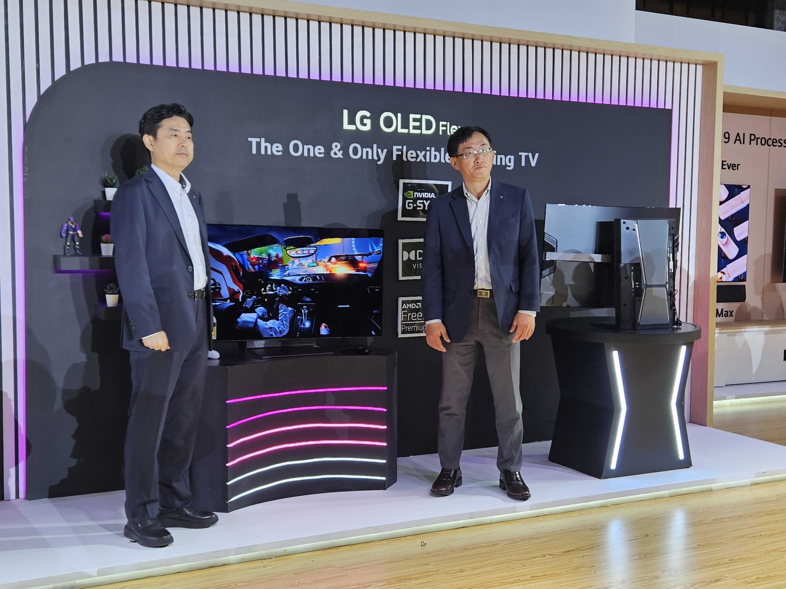 LG launches World's 1st Flexible OLED Television in India: Range of 21 TVs  announced - Smartprix