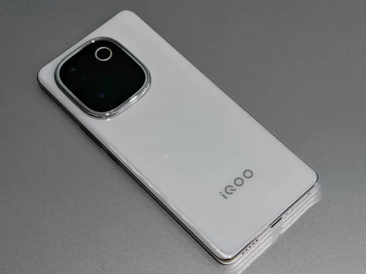 Redmi Note 14 Pro Vs iQOO Z9s Pro