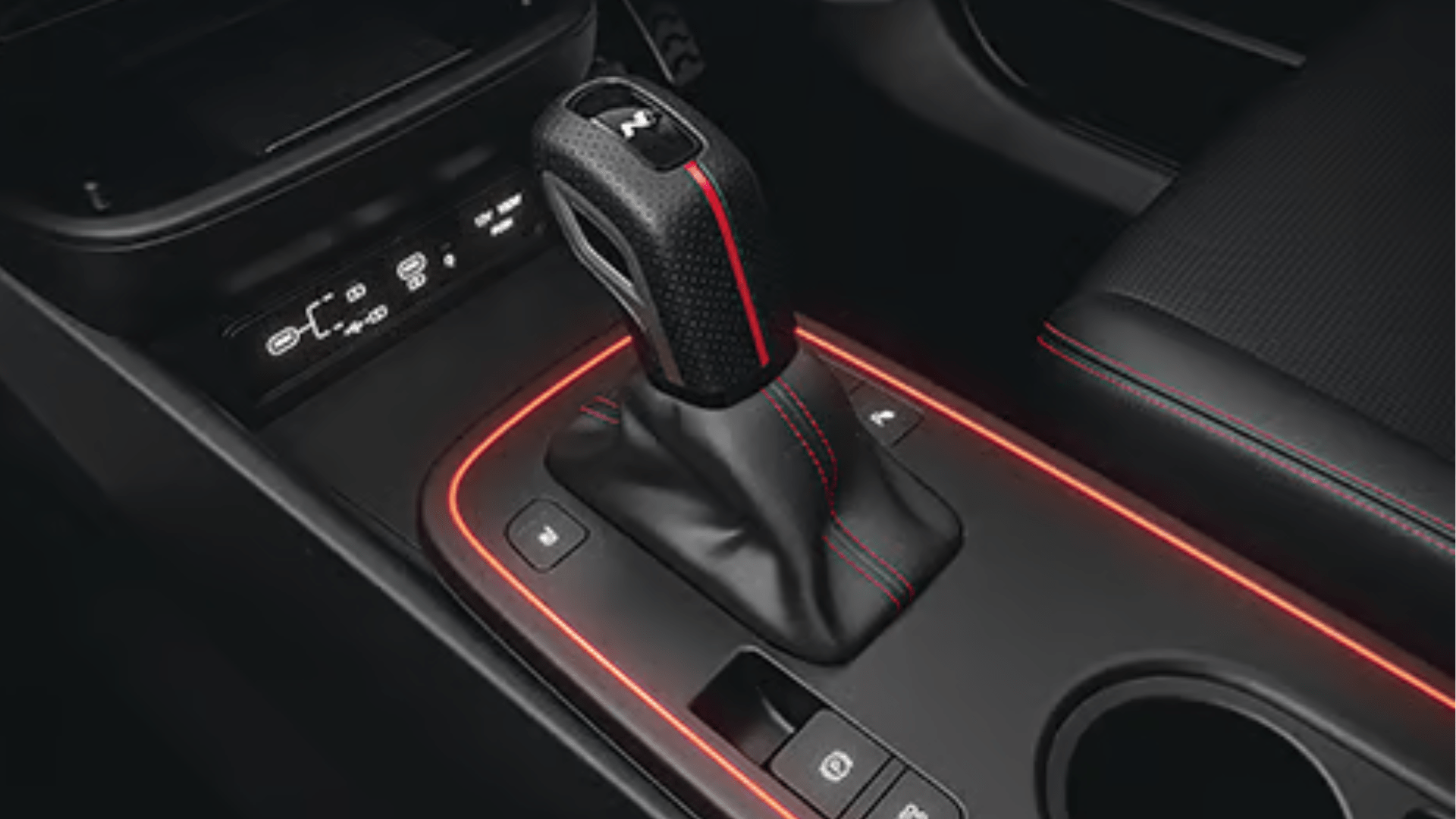 Hyundai Venue N Line vs. Venue 2025