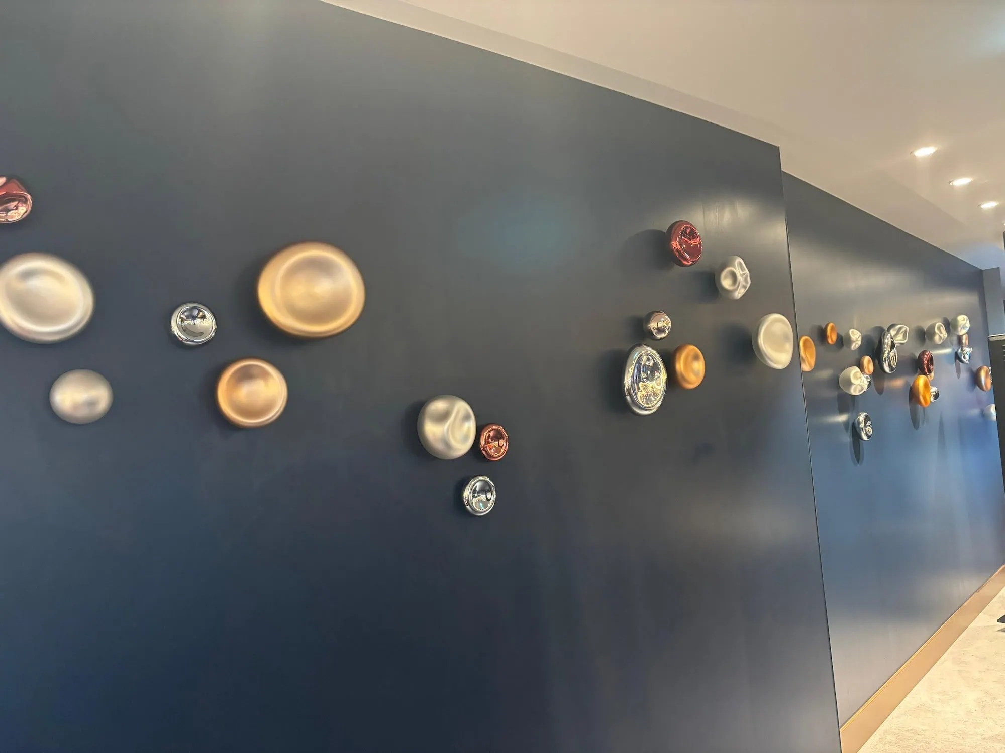 arge curved foyer wall with hand blown glass Wall Pearl and Orba installation in mixed finishes, Royal Caribbean Legend of the Seas