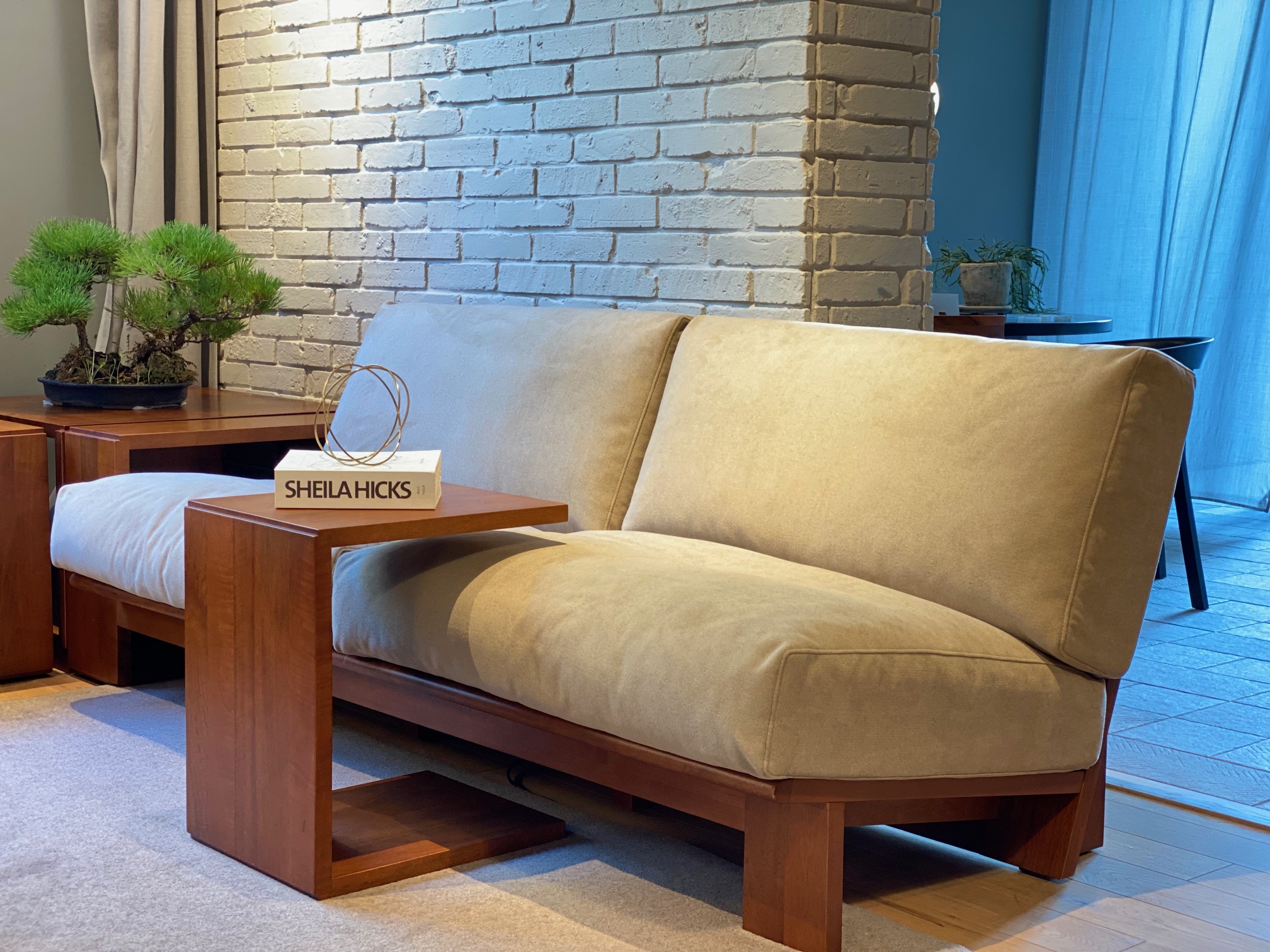 Appeal of one-arm sofas