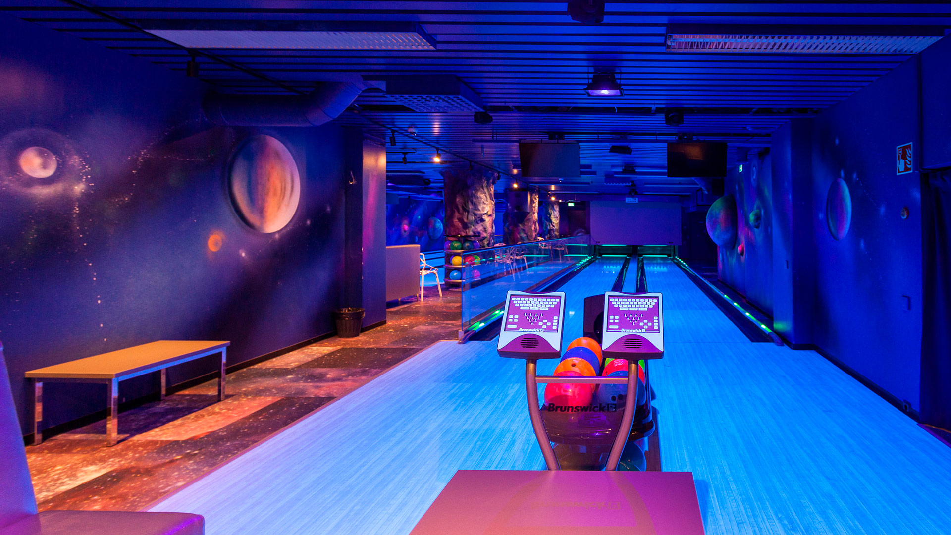 tampere-space-bowling-billiards